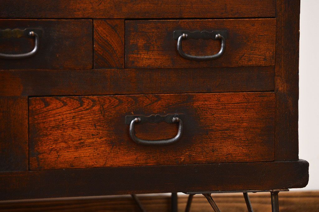 アンティーク家具　アンティーク　味わい深い鉄脚戸棚