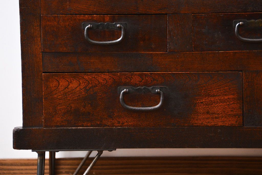 アンティーク家具　アンティーク　味わい深い鉄脚戸棚