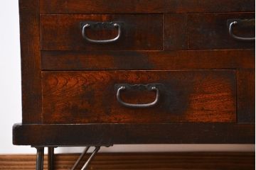 アンティーク家具　アンティーク　味わい深い鉄脚戸棚