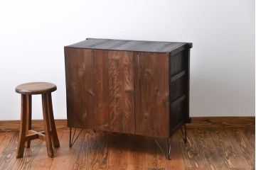 アンティーク家具　アンティーク　味わい深い鉄脚戸棚