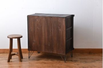 アンティーク家具　アンティーク　鉄脚付きガラス戸棚