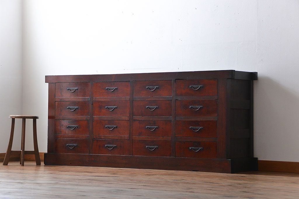 アンティーク家具　古民具・骨董　漆の質感が味わい深い水屋箪笥サイドボード