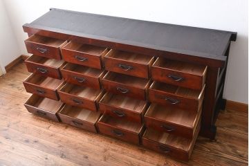 アンティーク家具　古民具・骨董　漆の質感が味わい深い水屋箪笥サイドボード