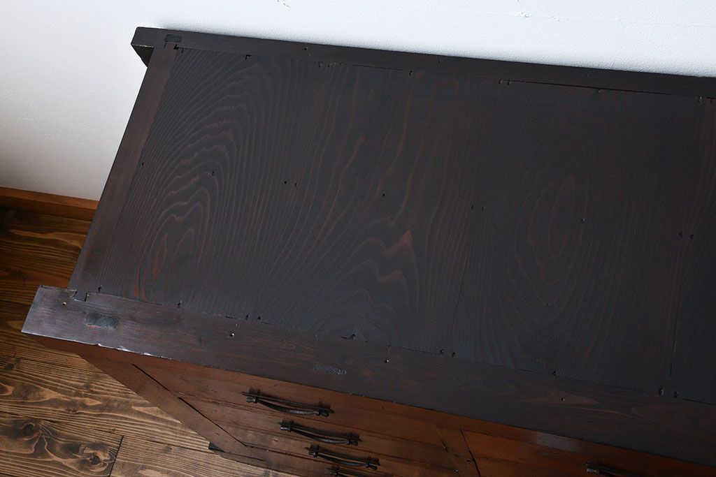 アンティーク家具　古民具・骨董　漆の質感が味わい深い水屋箪笥サイドボード