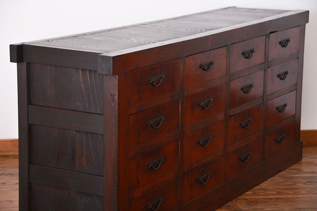 アンティーク家具　古民具・骨董　漆の質感が味わい深い水屋箪笥サイドボード