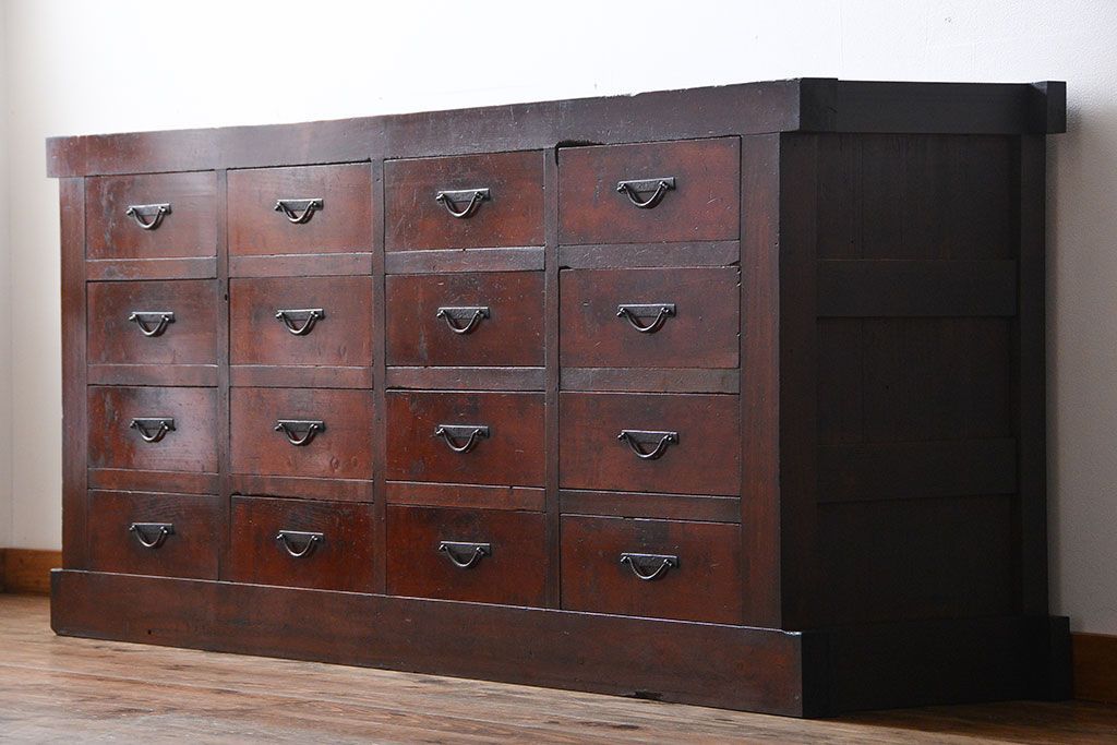 アンティーク家具　古民具・骨董　漆の質感が味わい深い水屋箪笥サイドボード