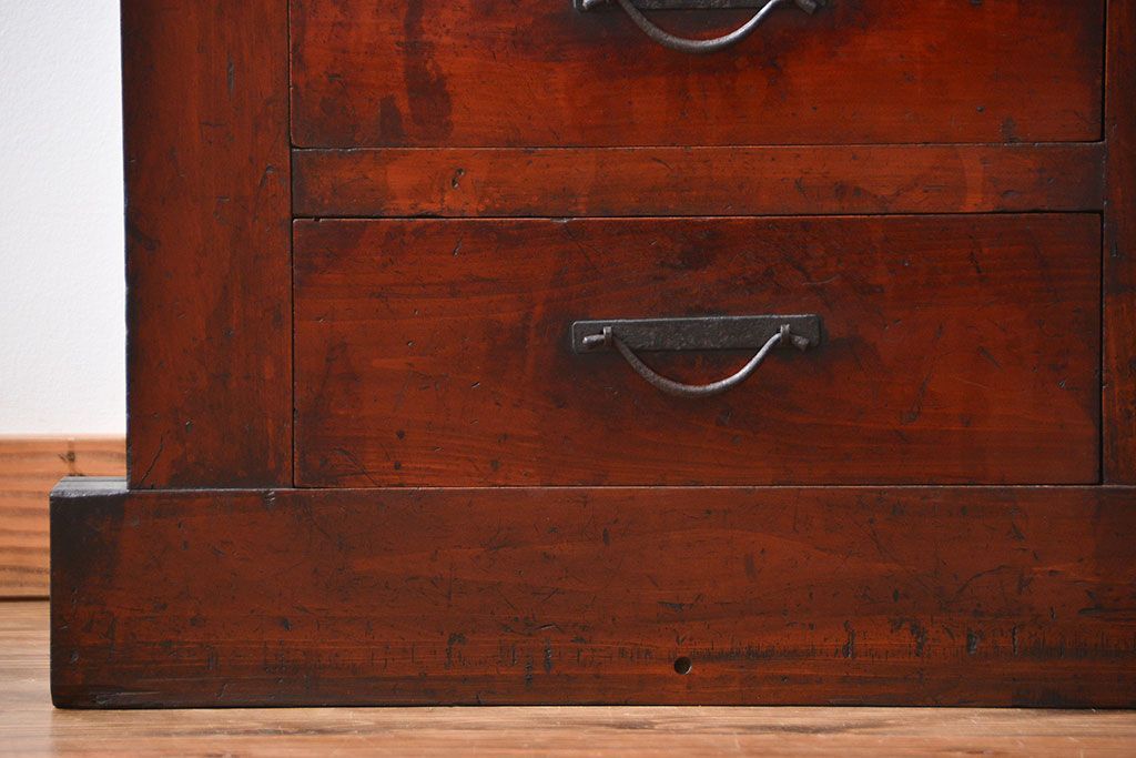 アンティーク家具　古民具・骨董　漆の質感が味わい深い水屋箪笥サイドボード