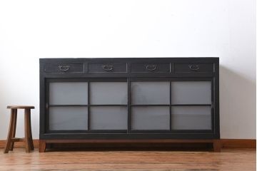 アンティーク家具　和製アンティーク　大正期　艶消しブラックペイント　脚付き収納棚