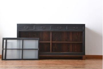 アンティーク家具　和製アンティーク　大正期　艶消しブラックペイント　脚付き収納棚