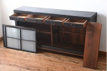 アンティーク家具　和製アンティーク　大正期　艶消しブラックペイント　脚付き収納棚