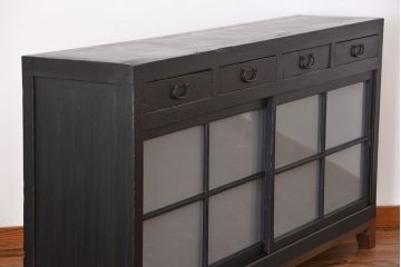 アンティーク家具　和製アンティーク　大正期　艶消しブラックペイント　脚付き収納棚