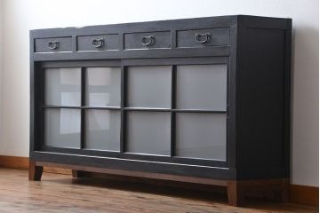 アンティーク家具　和製アンティーク　大正期　艶消しブラックペイント　脚付き収納棚