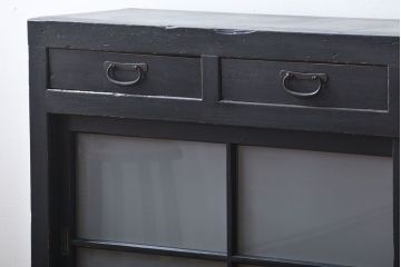 アンティーク家具　和製アンティーク　大正期　艶消しブラックペイント　脚付き収納棚