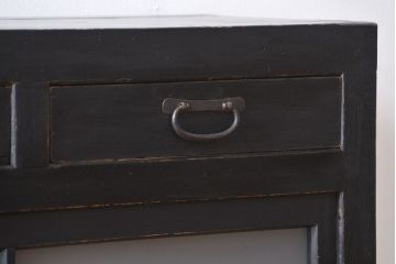 アンティーク家具　和製アンティーク　大正期　艶消しブラックペイント　脚付き収納棚