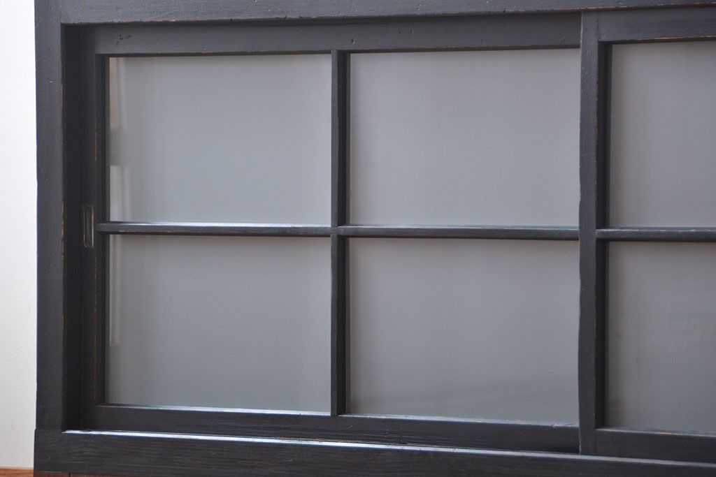 アンティーク家具　和製アンティーク　大正期　艶消しブラックペイント　脚付き収納棚