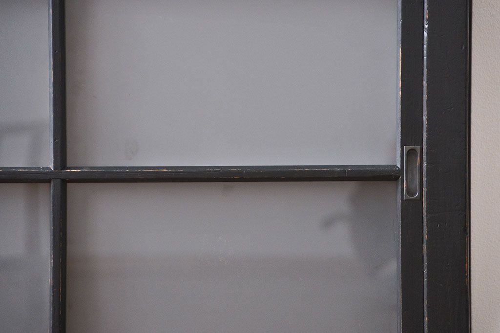 アンティーク家具　和製アンティーク　大正期　艶消しブラックペイント　脚付き収納棚