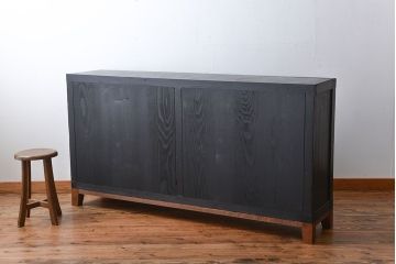 アンティーク家具　和製アンティーク　大正期　艶消しブラックペイント　脚付き収納棚