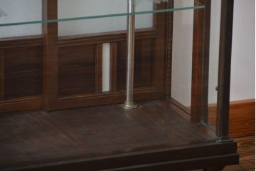 アンティーク家具　大正ロマン　当時物色ガラス入りガラスケース