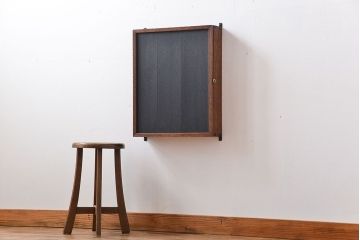 アンティーク家具　アンティーク　黒板付き　壁掛け戸棚