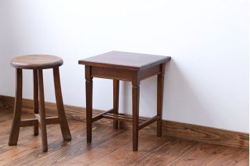 アンティーク家具　アンティーク　ナラ材のサイドテーブル