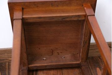 アンティーク家具　アンティーク　ナラ材のサイドテーブル