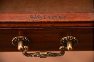 アンティーク家具　イギリスアンティーク　マホガニー材　上品なデスク