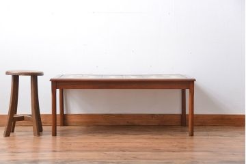 ヴィンテージ家具　北欧ビンテージ　デンマーク製　タイルテーブル