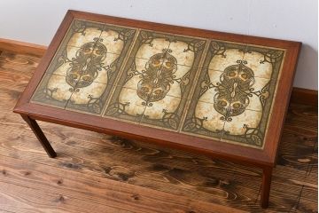 ヴィンテージ家具　北欧ビンテージ　デンマーク製　タイルテーブル