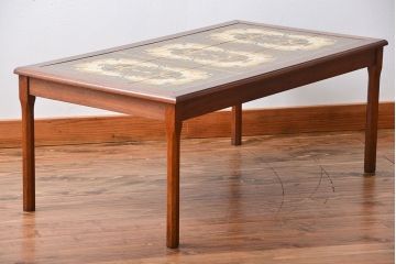 ヴィンテージ家具　北欧ビンテージ　デンマーク製　タイルテーブル