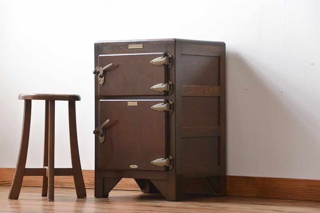 アンティーク雑貨　昭和レトロ　小振りな木製冷蔵庫