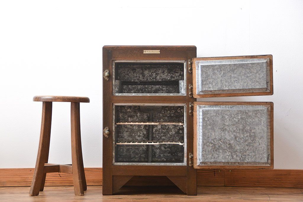 アンティーク雑貨　昭和レトロ　小振りな木製冷蔵庫