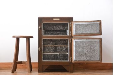 アンティーク雑貨　昭和レトロ　小振りな木製冷蔵庫
