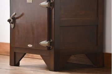 アンティーク雑貨　昭和レトロ　小振りな木製冷蔵庫