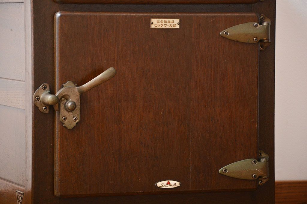 アンティーク雑貨　昭和レトロ　小振りな木製冷蔵庫