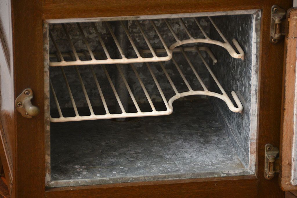 アンティーク雑貨　昭和レトロ　小振りな木製冷蔵庫