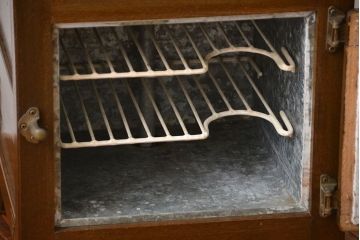 アンティーク雑貨　昭和レトロ　小振りな木製冷蔵庫