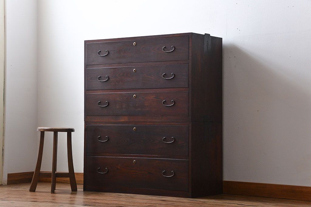 アンティーク家具　古民具・骨董　前面欅材!漆塗り時代箪笥(2)