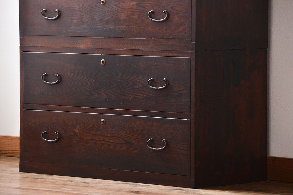 アンティーク家具　古民具・骨董　前面欅材!漆塗り時代箪笥(2)