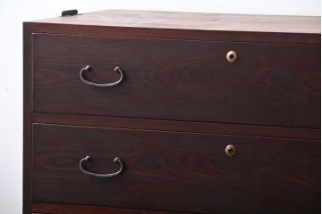 アンティーク家具　古民具・骨董　前面欅材!漆塗り時代箪笥(2)
