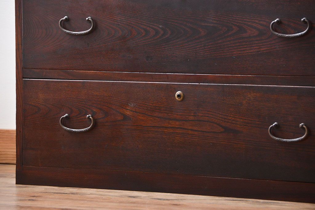 アンティーク家具　古民具・骨董　前面欅材!漆塗り時代箪笥(2)