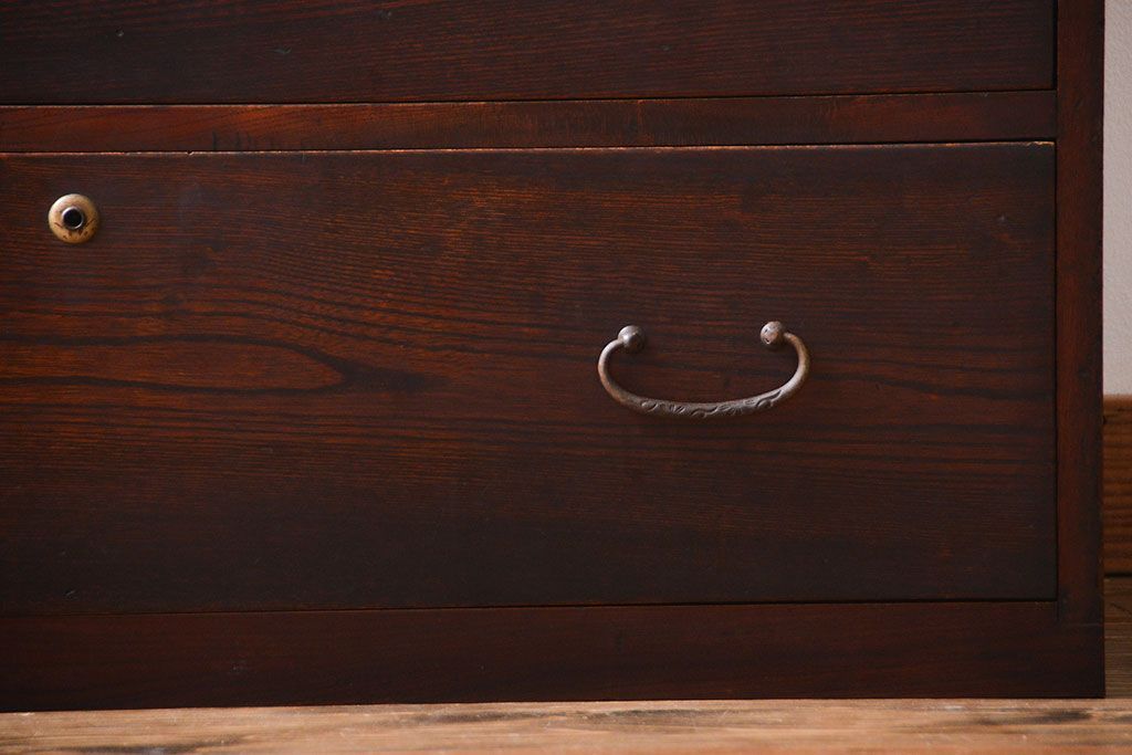 アンティーク家具　古民具・骨董　前面欅材!漆塗り時代箪笥(2)