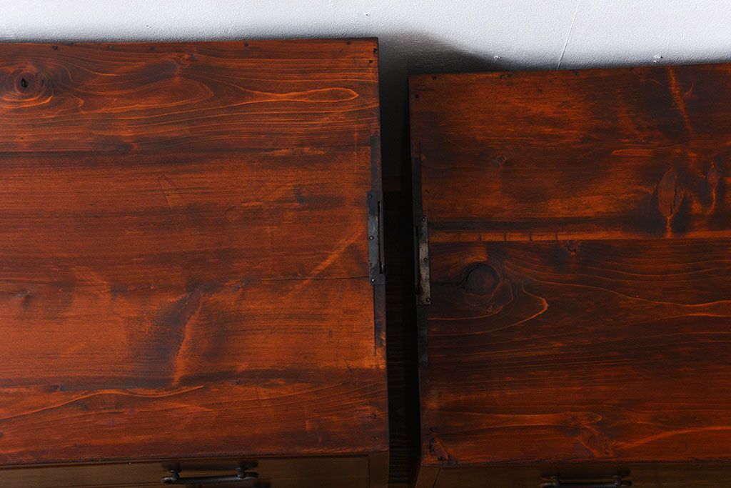 アンティーク家具　古民具・骨董　前面欅材!漆塗り時代箪笥(2)