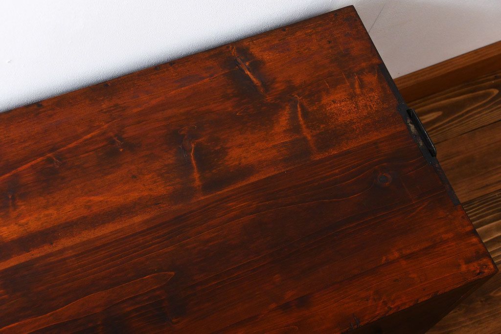 アンティーク家具　古民具・骨董　前面欅材!漆塗り時代箪笥(2)