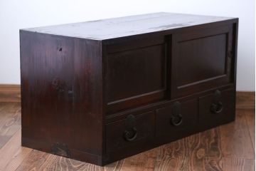 アンティーク家具　古民具・骨董　味わい深い衣装箪笥