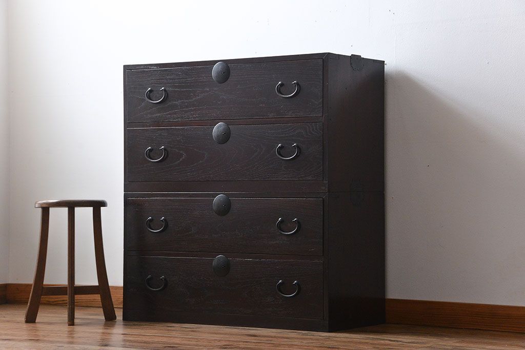 アンティーク家具　古民具・骨董　シックな衣装箪笥