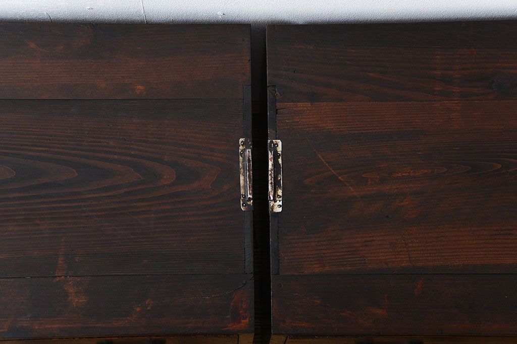 アンティーク家具　古民具・骨董　シックな衣装箪笥