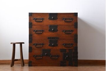 アンティーク家具　 古民具・骨董　立派な金具の衣装箪笥