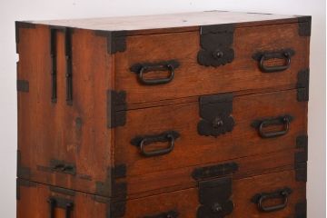 アンティーク家具　 古民具・骨董　立派な金具の衣装箪笥