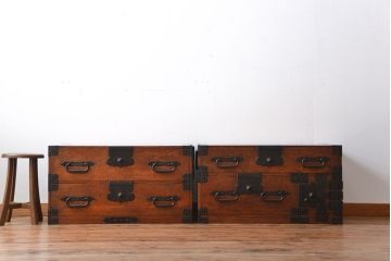 アンティーク家具　 古民具・骨董　立派な金具の衣装箪笥