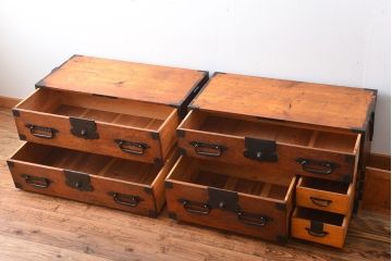 アンティーク家具　 古民具・骨董　立派な金具の衣装箪笥